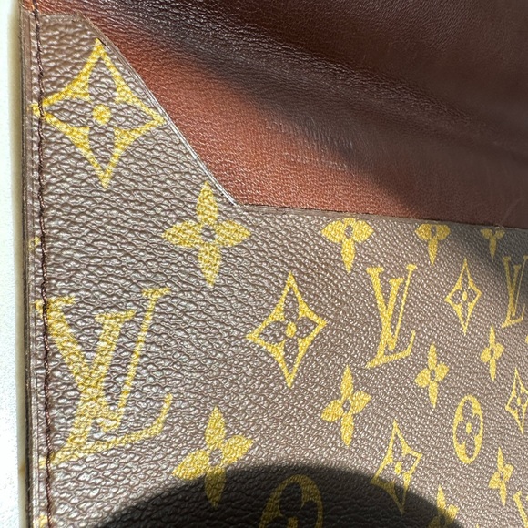 *SOLD*  Louis Vuitton Vintage Envelope Document or IPad Holder - Picture 13 of 16